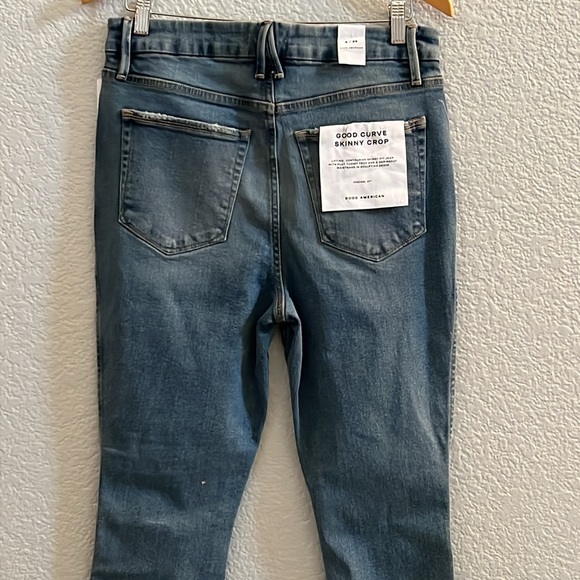 Good American Good Curve Skinny Crop Distressed Jeans - Picture 3 of 9